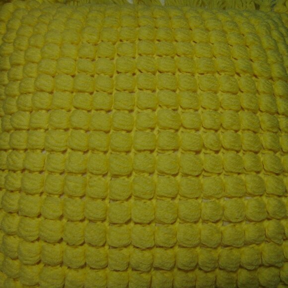 Vintage Yellow Popcorn Knit Throw Pillow, Handmade, 18 in x 18 in, plus tassels - Picture 3 of 4